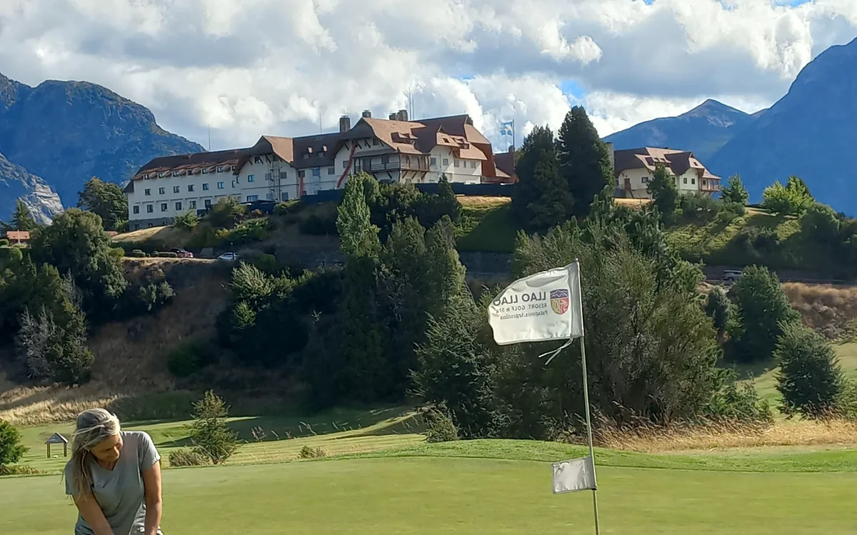 Golf in Llao Llao, Bariloche: accommodation near Circuito Chico