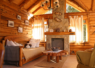 Living de la cabaña Maitenes en Bariloche